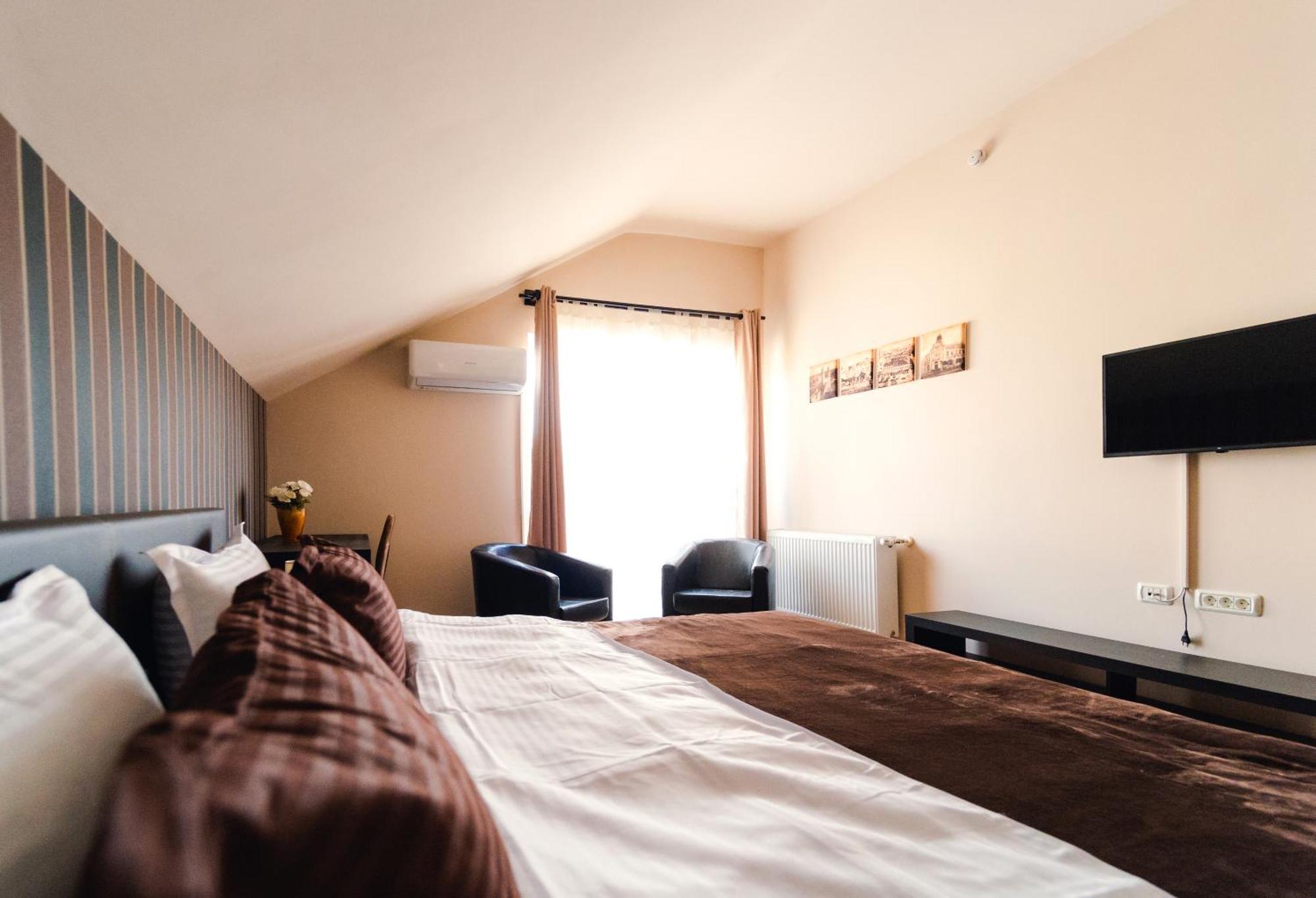 Casa Pia Hotel Alba Iulia Buitenkant foto